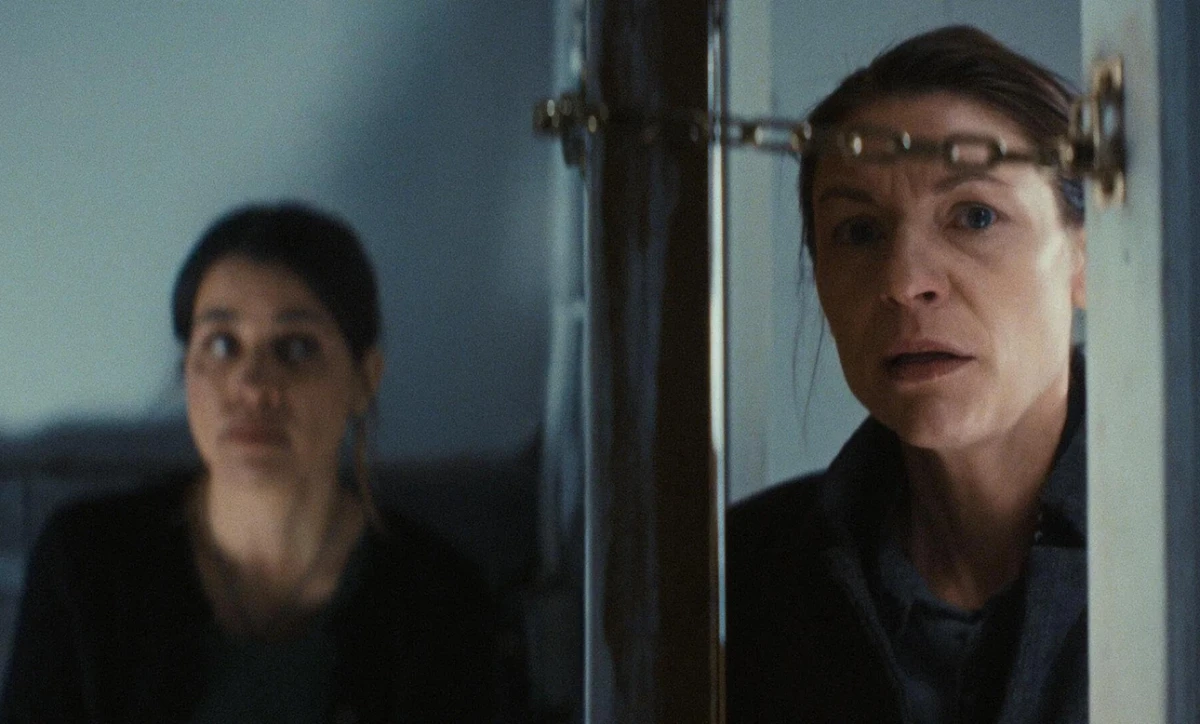 Piše Jelena Veljača: The Beast in Me i sva lica Claire Danes