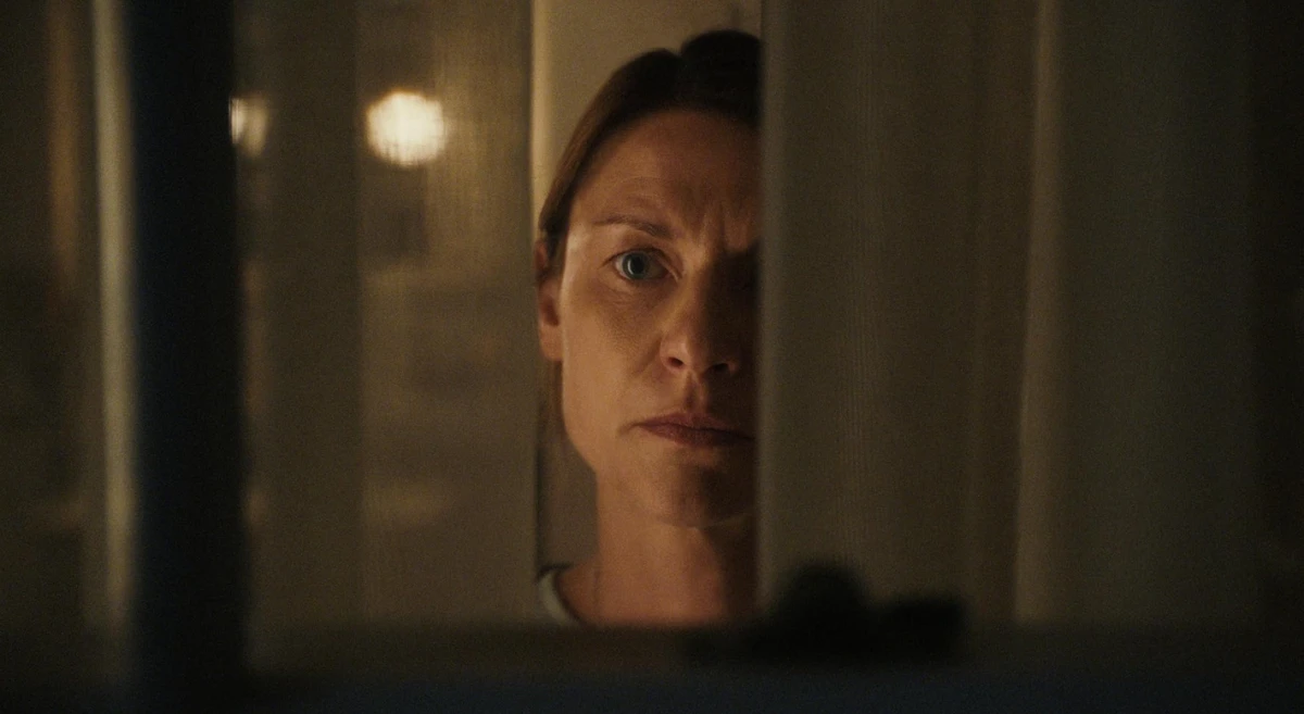 Piše Jelena Veljača: The Beast in Me i sva lica Claire Danes