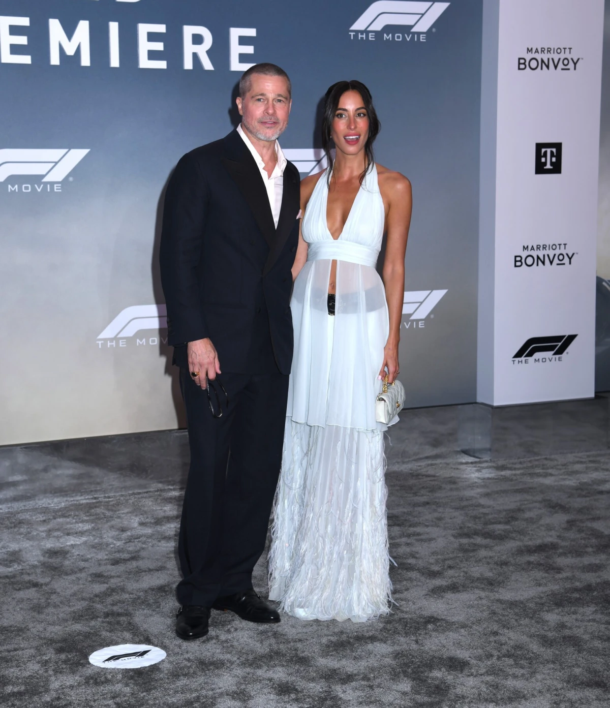 Brad Pitt pronalazi mir u blagdanskom kaosu uoči Dana zahvalnosti zahvaljujući Ines de Ramon