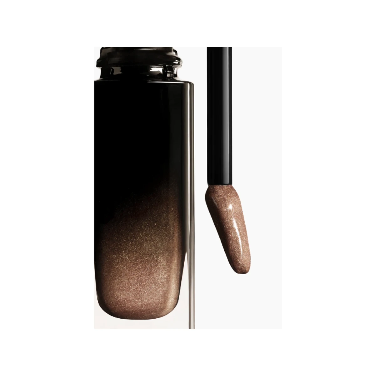 Pronašli smo savršeni Chanel ruž: Rouge Allure Laque u nijansama koje osvajaju