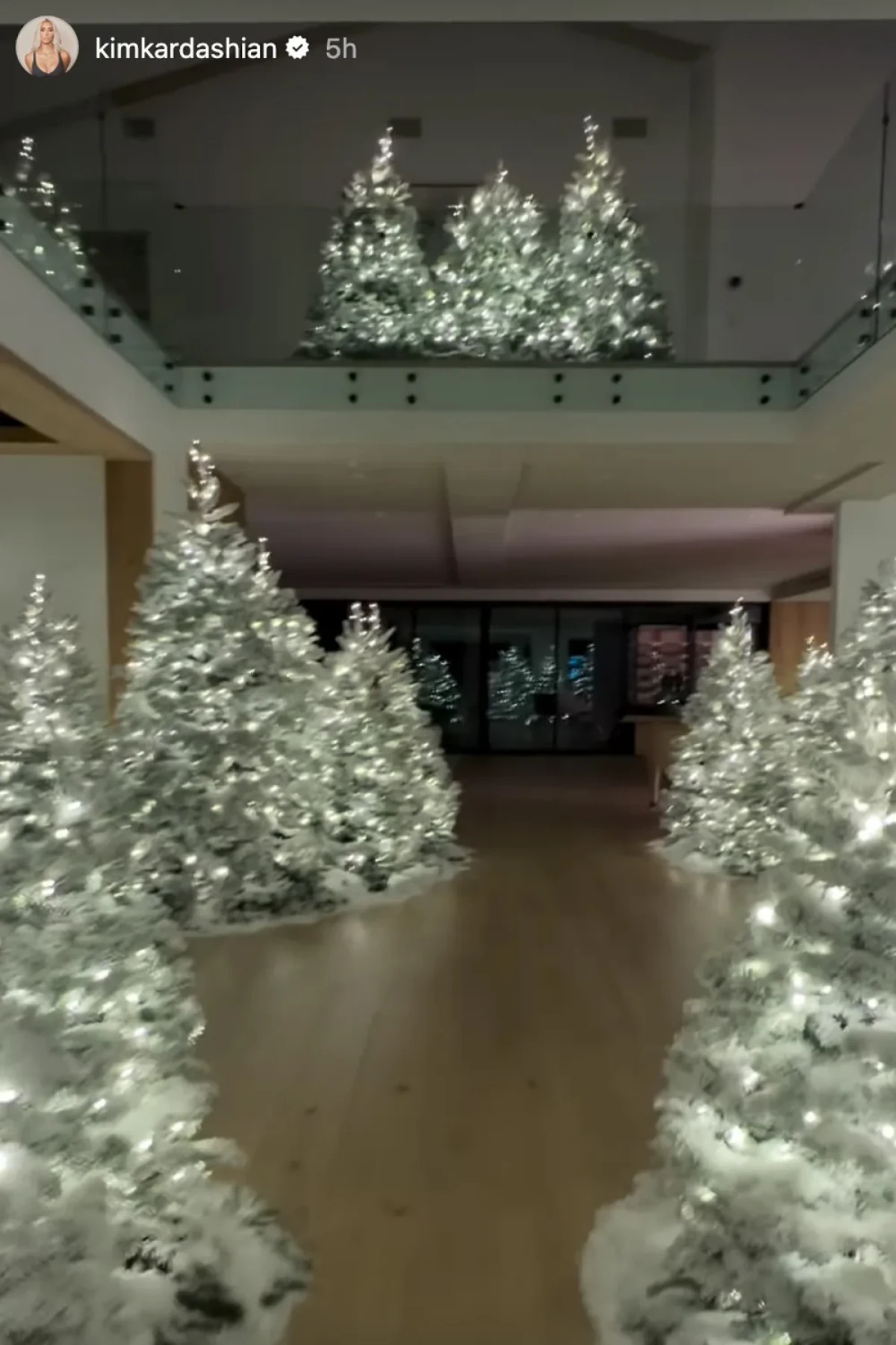 Evo kako je Kim Kardashian ukrasila dom za blagdane