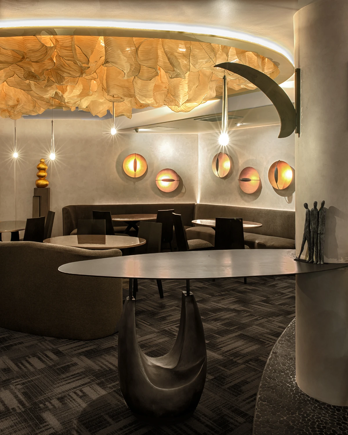 Od ovogodišnje Pantoneove boje Mocha Mousse se opraštamo ovim divnim interijerom poznatog restorana