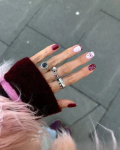 Manikura u crvenom je vječni klasik – evo kako ju nosimo ovih blagdana