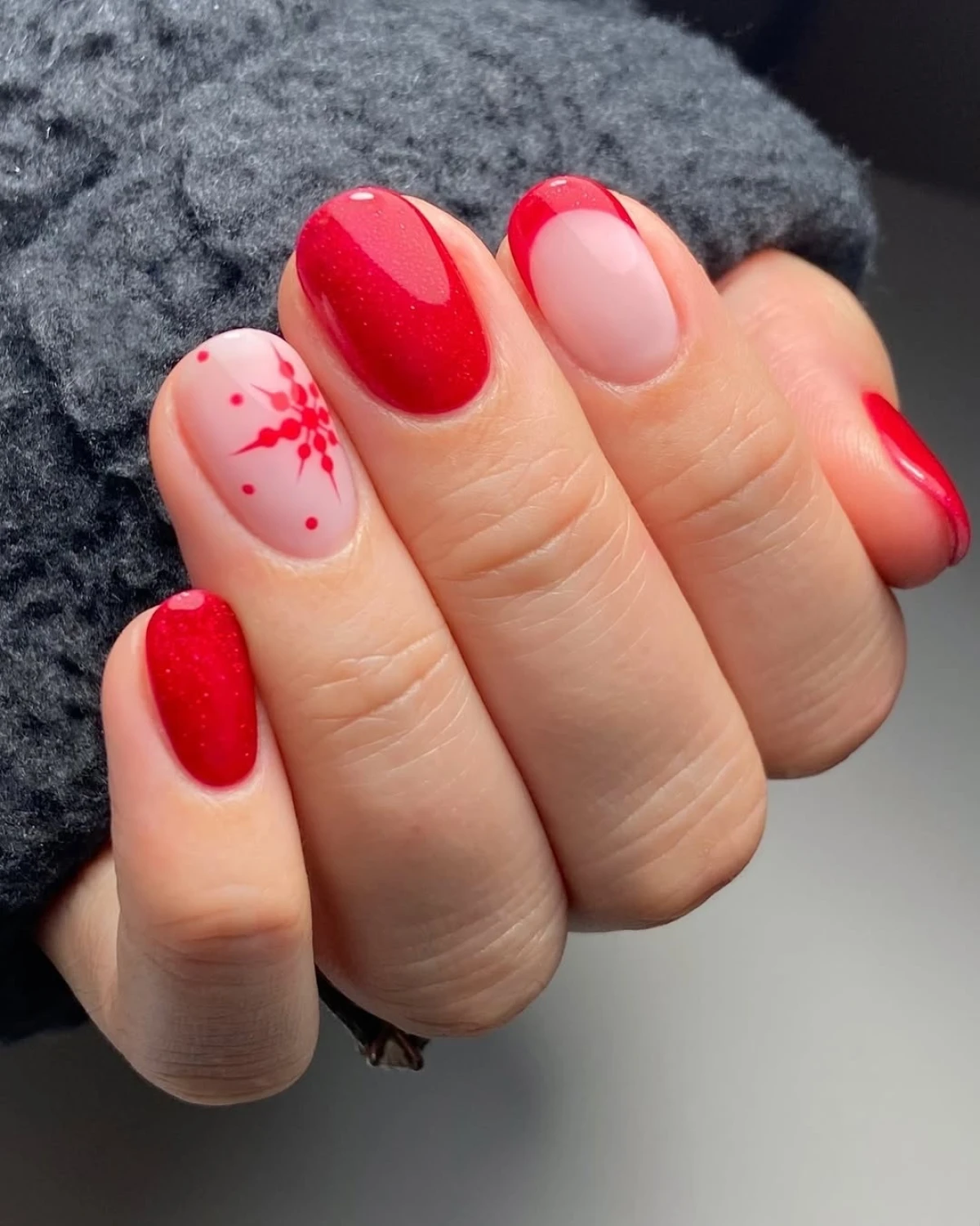 Manikura u crvenom je vječni klasik - evo kako ju nosimo ovih blagdana