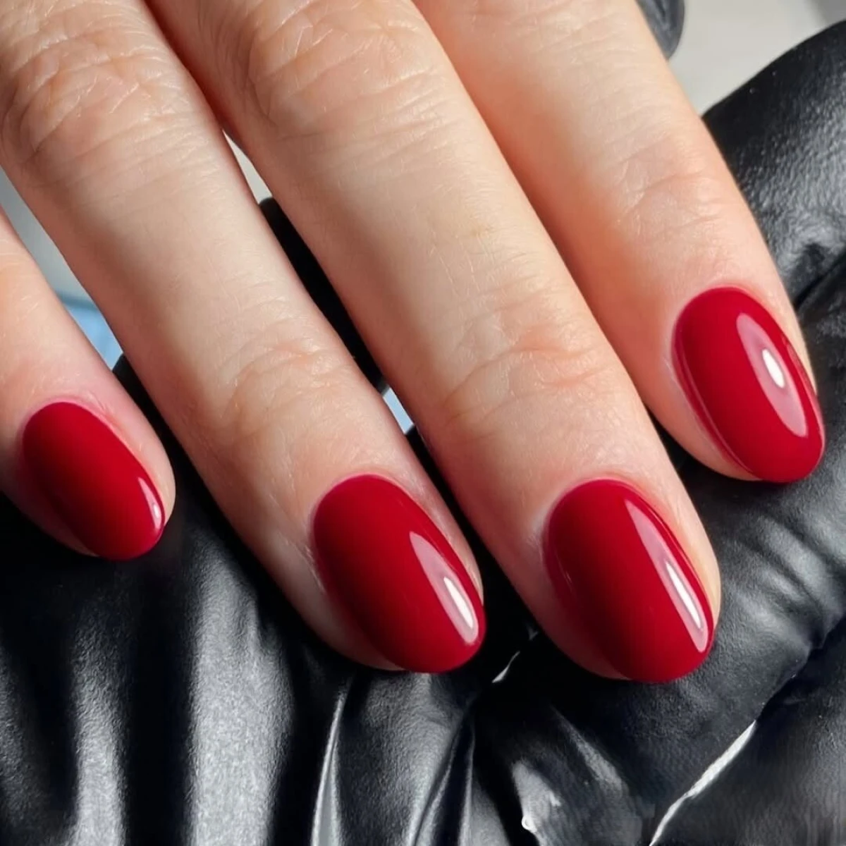 Manikura u crvenom je vječni klasik - evo kako ju nosimo ovih blagdana