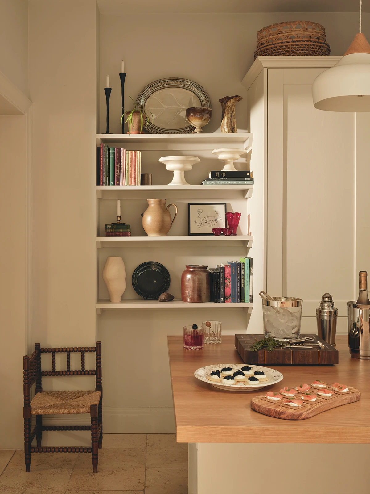 Zavirili smo u stan poznatog britanskog kreativca čije su nas božićne dekoracije oduševile