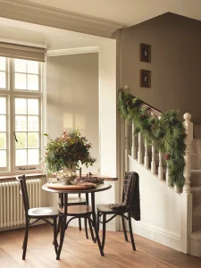 Zavirili smo u stan poznatog britanskog kreativca čije su nas božićne dekoracije oduševile