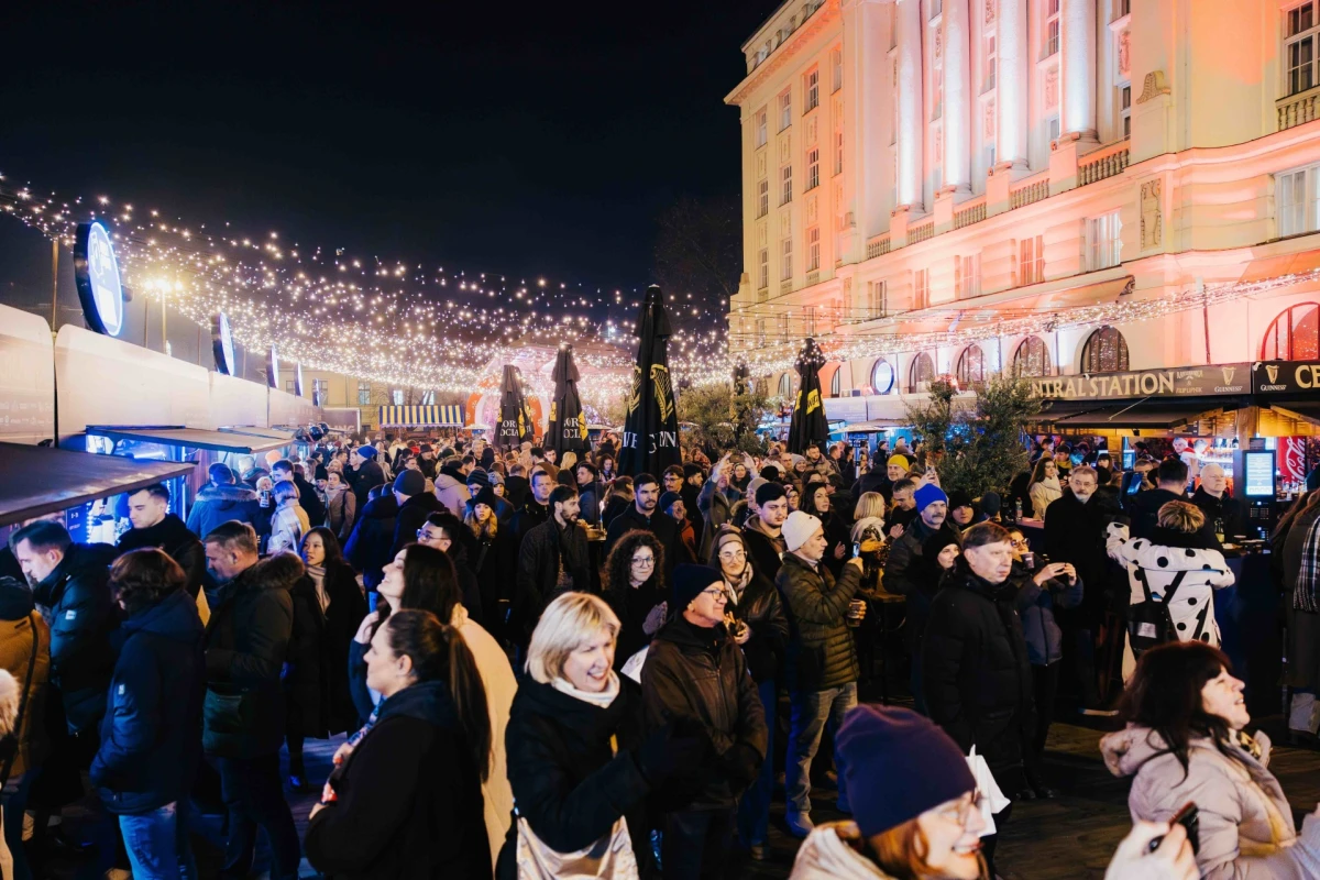 Badnjak u znaku pjenušca, glazbe i hedonizma na Oleander terasi