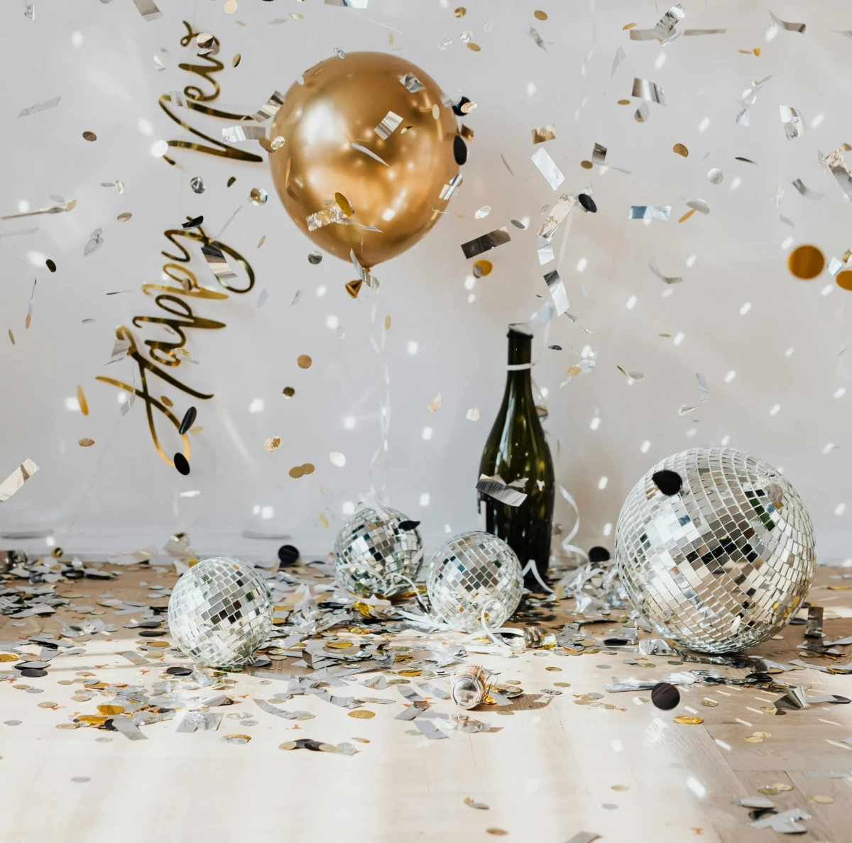 Pronašli smo super rekvizite za doček Nove godine kod kuće po vrlo povoljnim cijenama