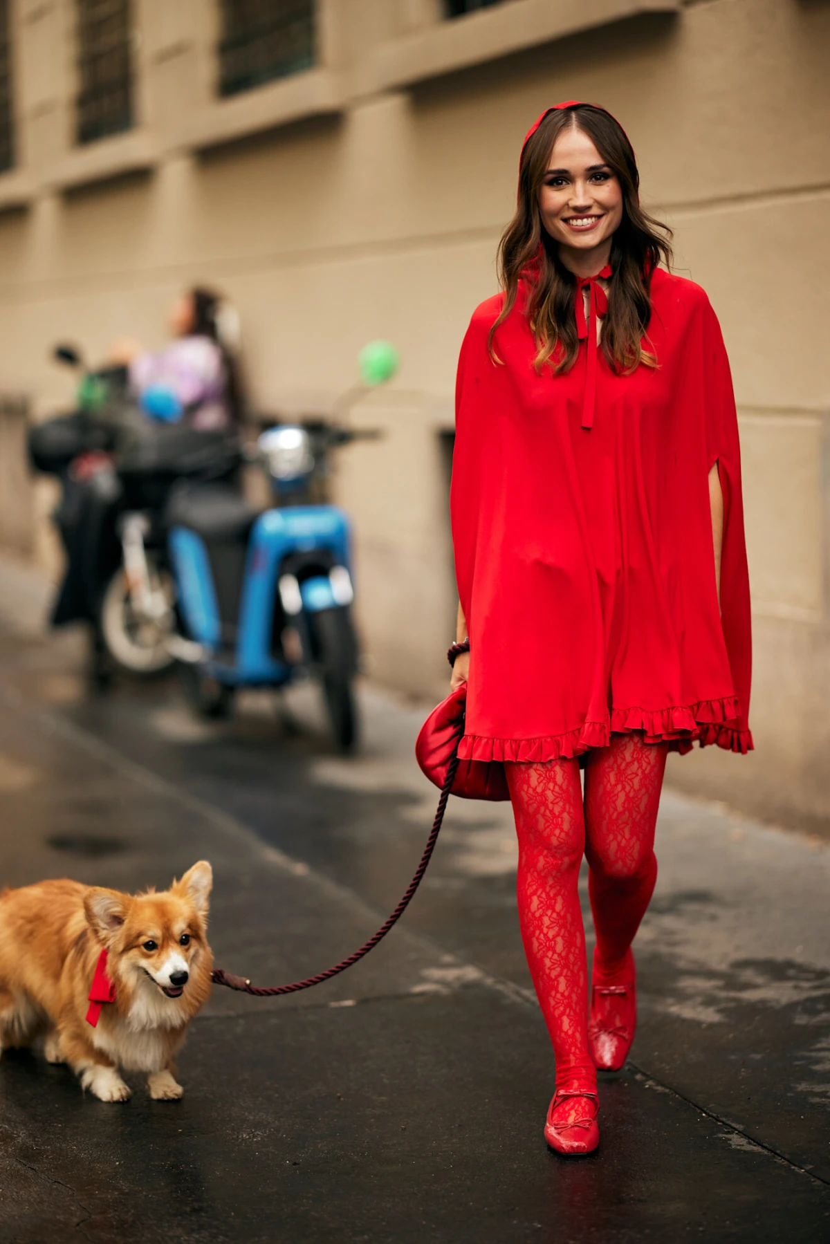 8 komada u crvenoj boji koje kupujemo na sniženju, a nosimo na Novu godinu