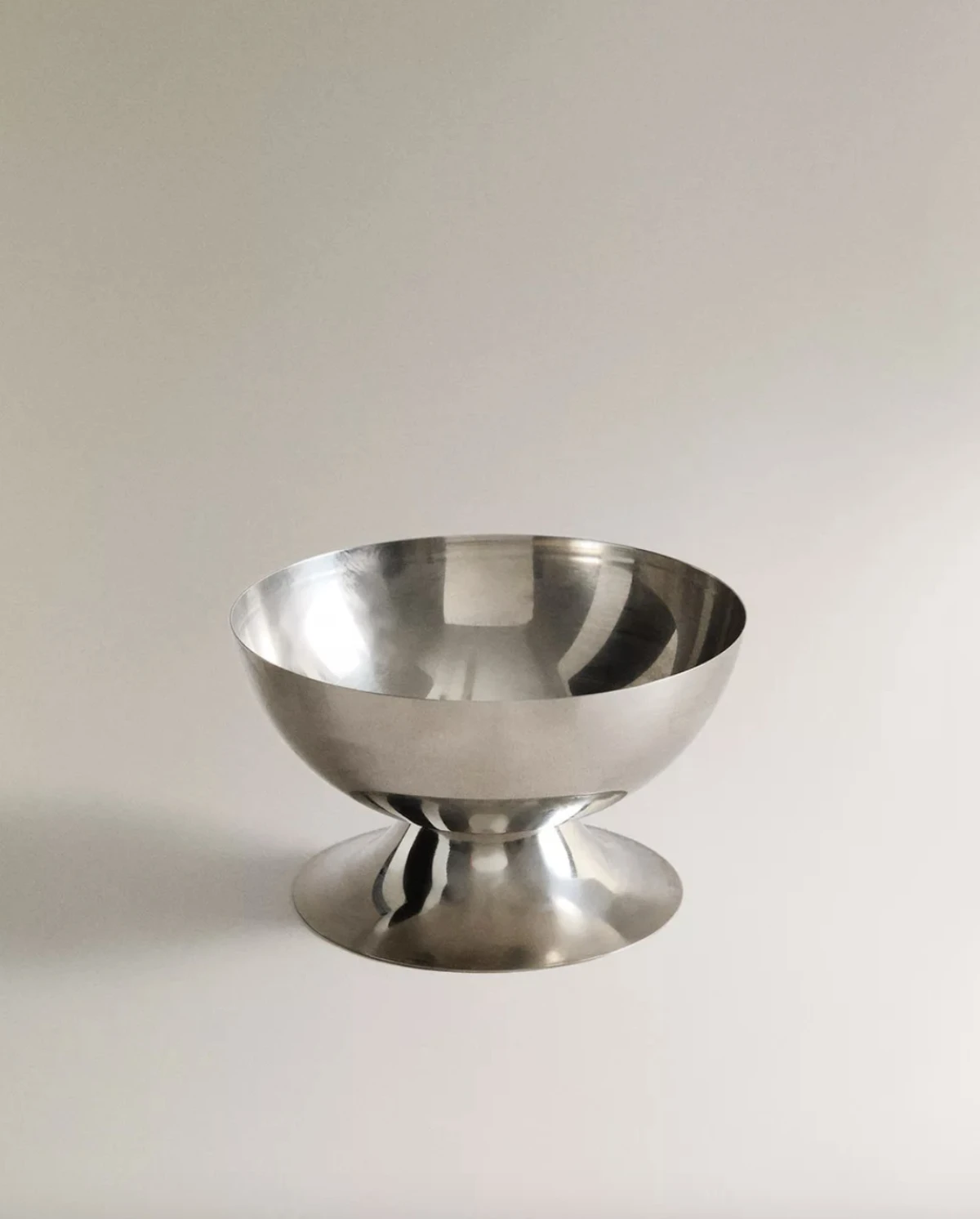 Zašto svi pričaju o metalnom posuđu iz Zara Homea? Ovo su najbolji komadi koji izgledaju skuplje nego što jesu