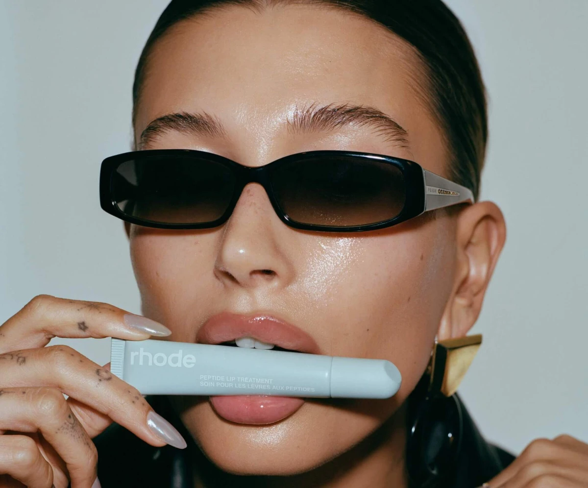 Rhode vs. Essence: Veliki test sjajnih balzama za usne