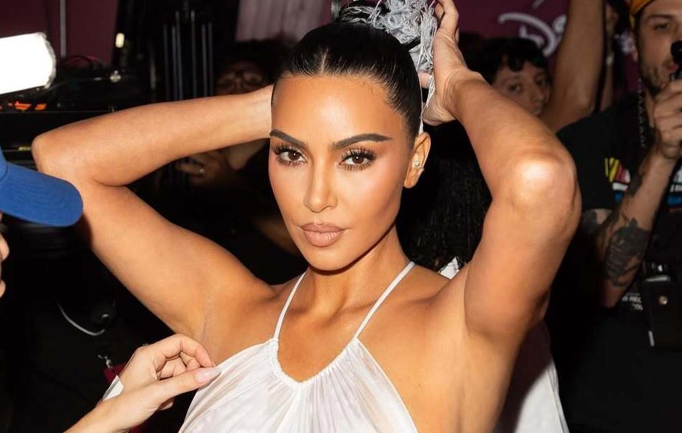 Kim Kardashian dovela Lewisa Hamiltona na obiteljsko druženje sa sestrama Kardashian