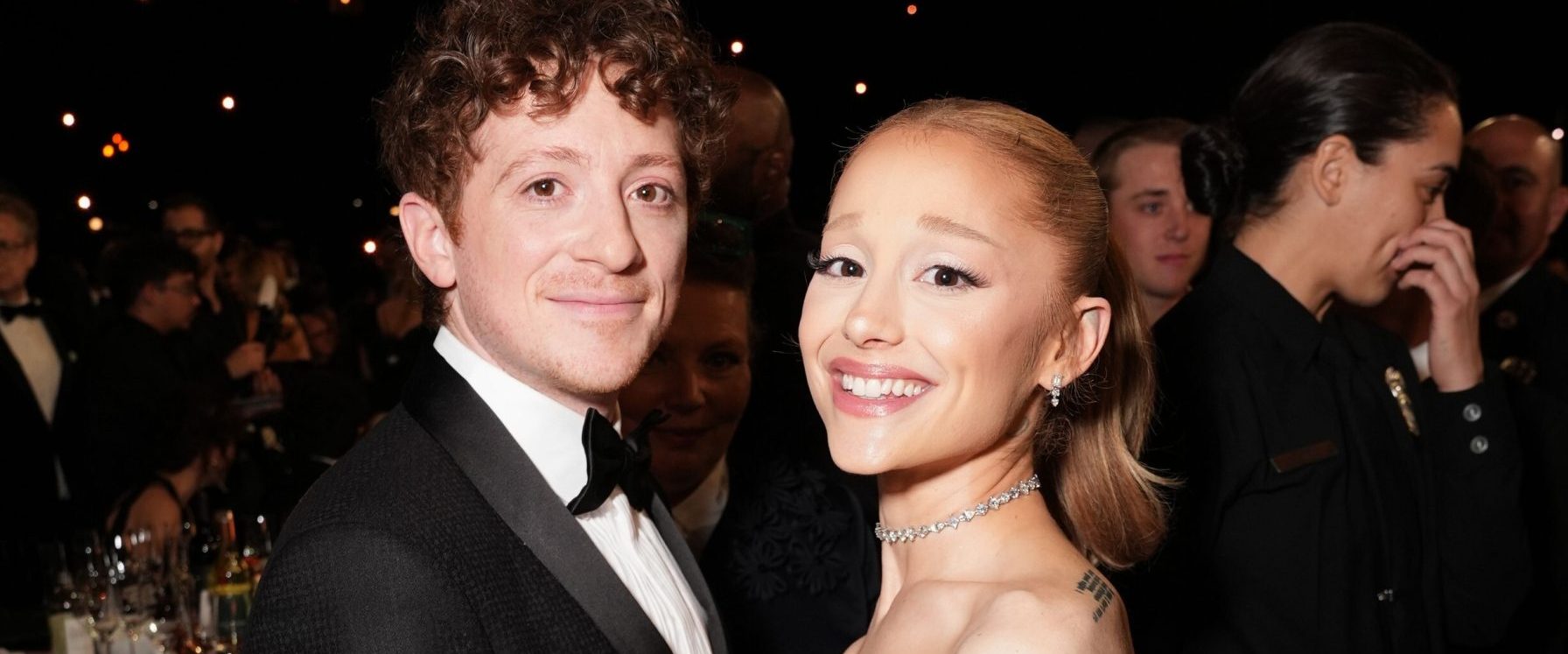 Kako su Ariana Grande i Ethan Slater započeli i održali vezu?