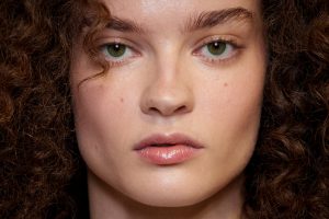 Pronašli smo najbolje okoloočne serume za blistav i odmoran pogled