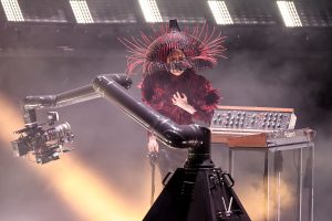 Lady Gaga se na dodjeli Grammyja pojavila u kultnoj McQueen kombinaciji