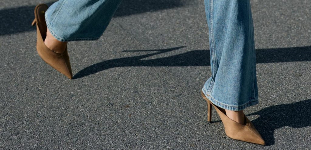 Zara je predstavila svoju verziju Aquazzura mule salonki, teško nam se odlučiti koji je model bolji