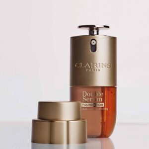 Clarins predstavlja Double Serum Foundation – novi hibrid između make-upa i njege kože