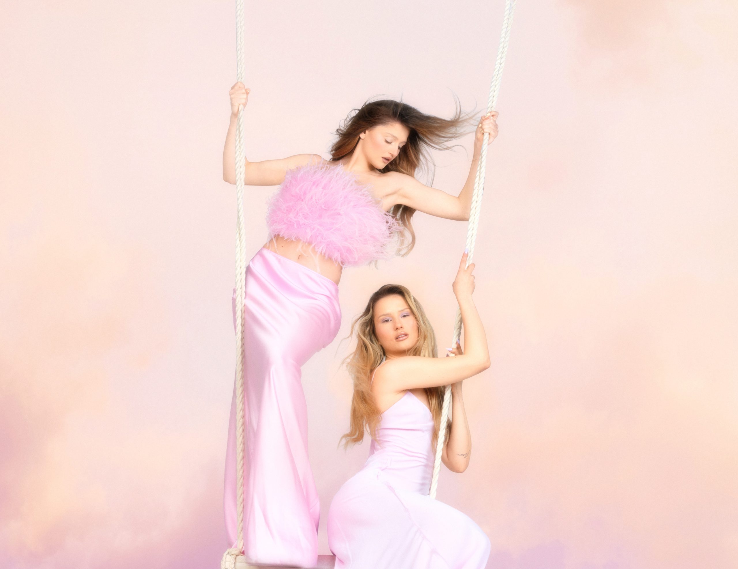 Ovog proljeća na noktima nosimo minimalizam, a ova kolekcija trajnih lakova je najbolji izbor