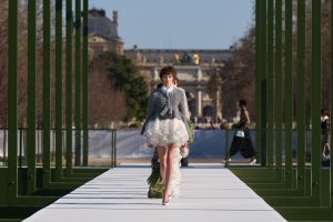 Jonathan Anderson vodi Dior kroz rajske vrtove Pariza