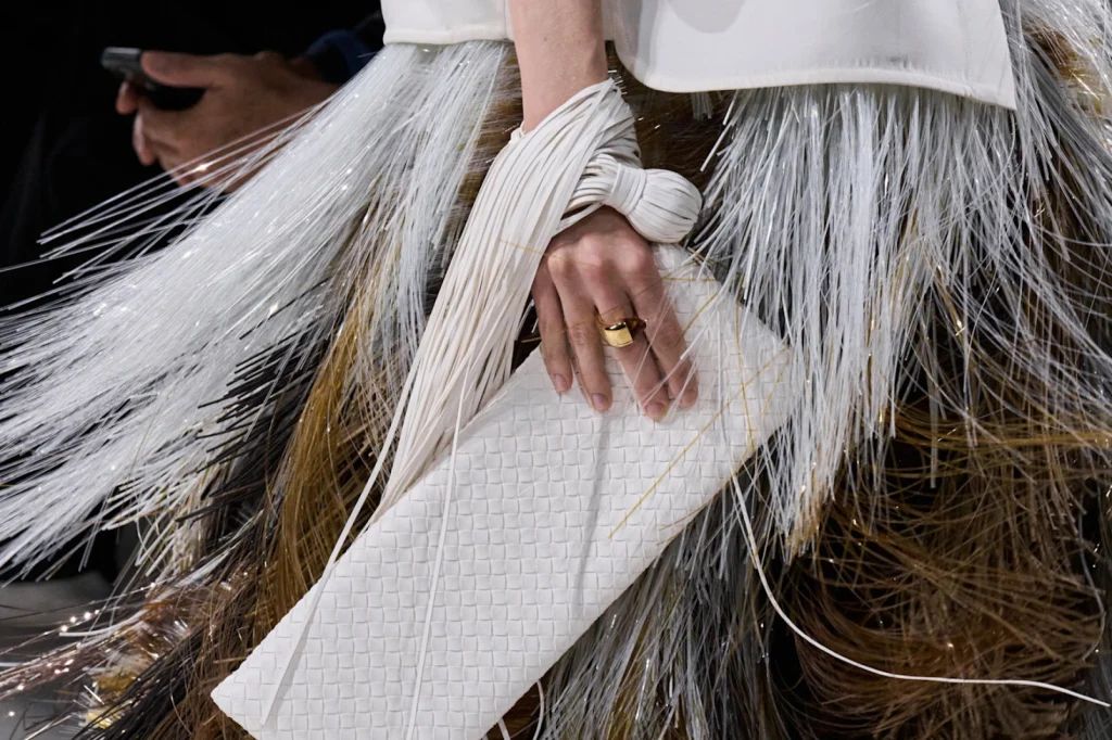 U Mangu smo pronašli torbicu koja se uklapa u Bottega Veneta estetiku