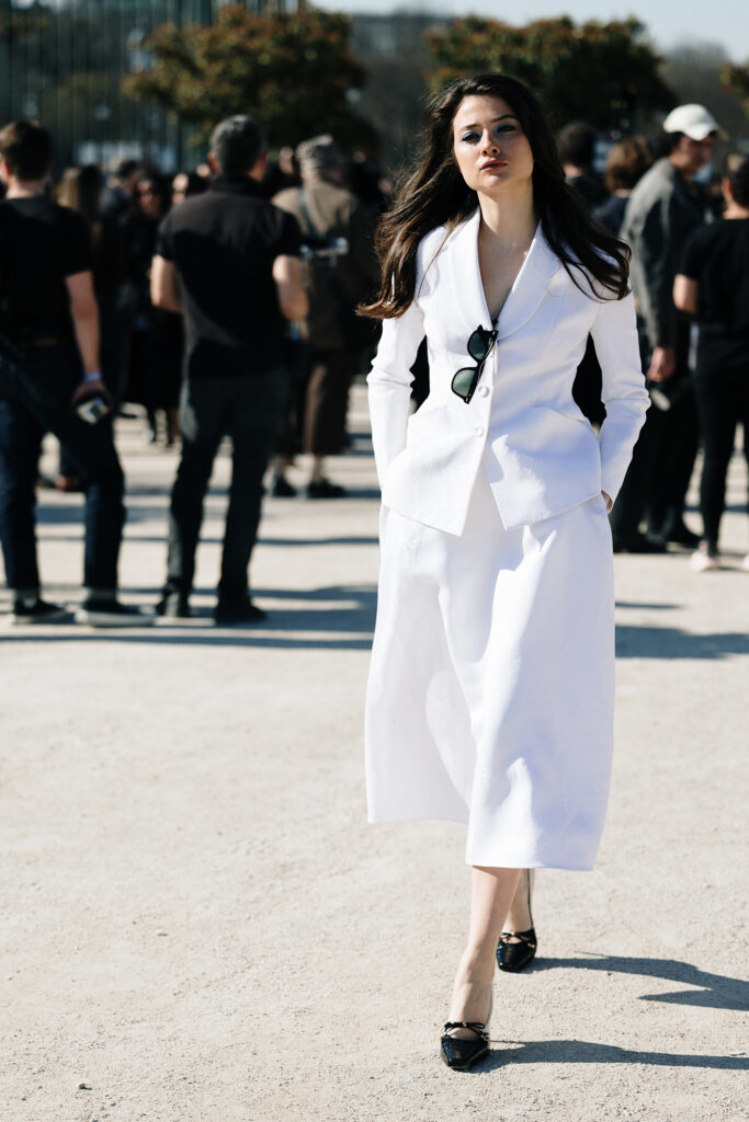 Neutralne boje ključ su capsule wardrobe stila