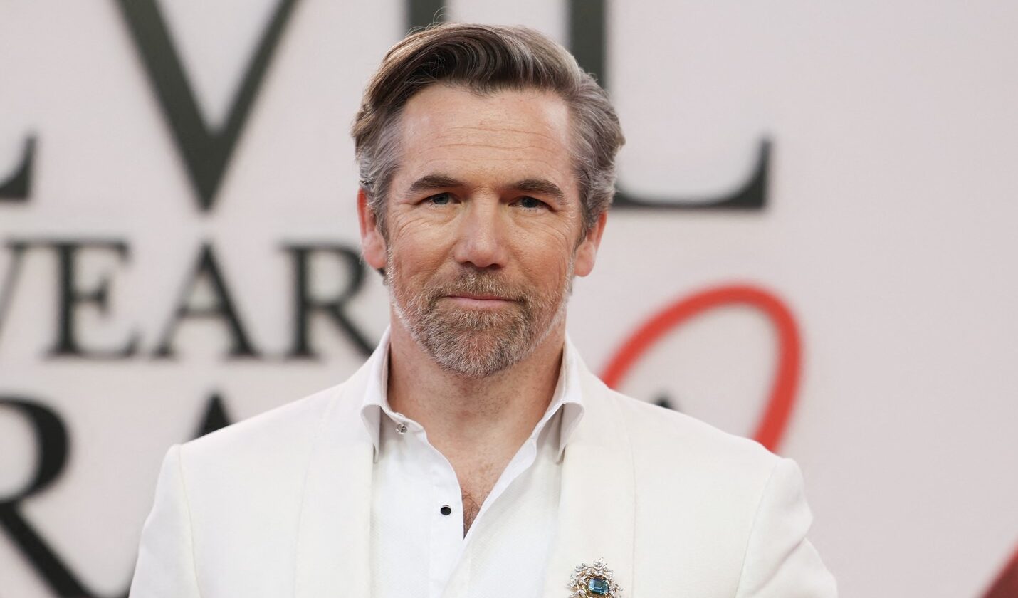 Tko je zgodni Australac koji glumi novog dečka Andy Sachs u Vrag nosi Pradu 2?