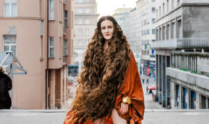 Žena