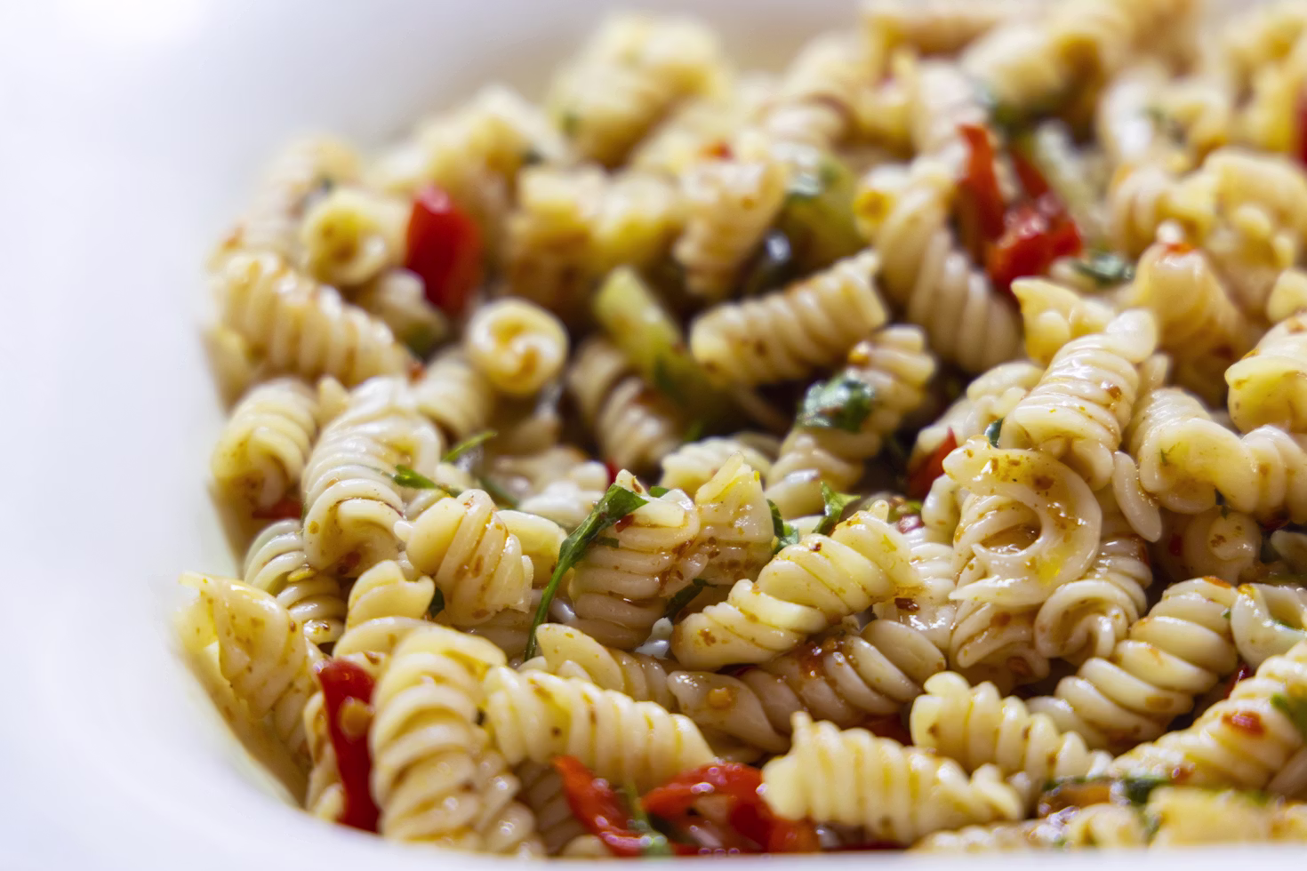 Pasta salata koja spašava svaki ljetni ručak: 3 verzije koje se ne zanemaruju