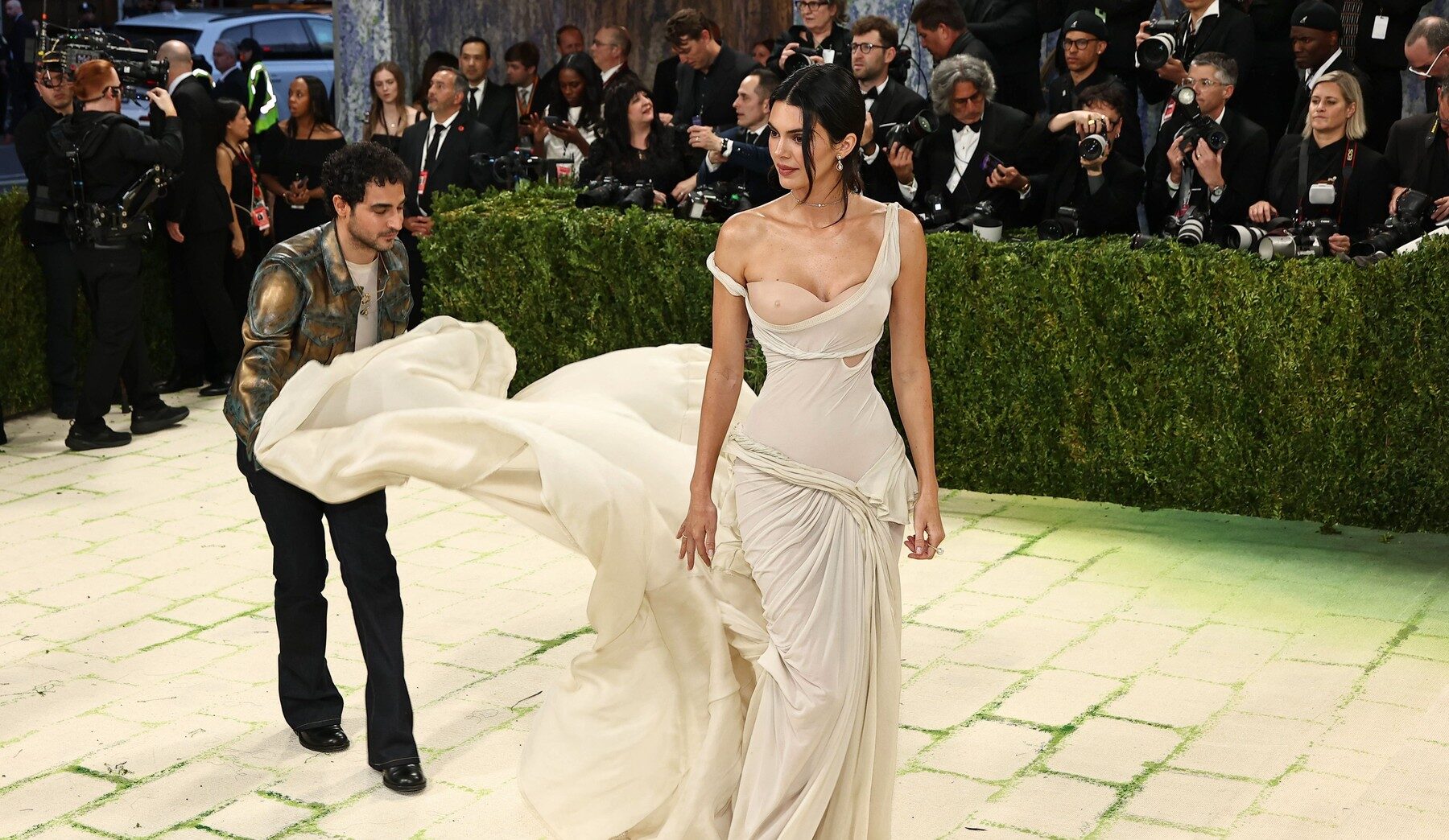 Kendall Jenner naš je hit Met Gale 2026.