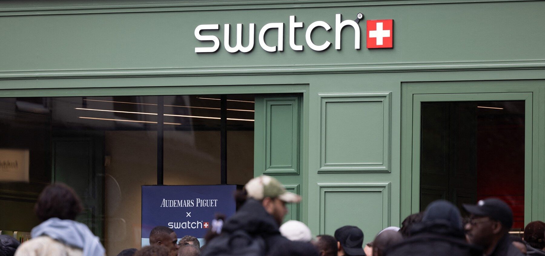 Piše Srđan Sandić: “Običan čovjek” se tuče za Swatch. Zašto? Ali, stvarno?