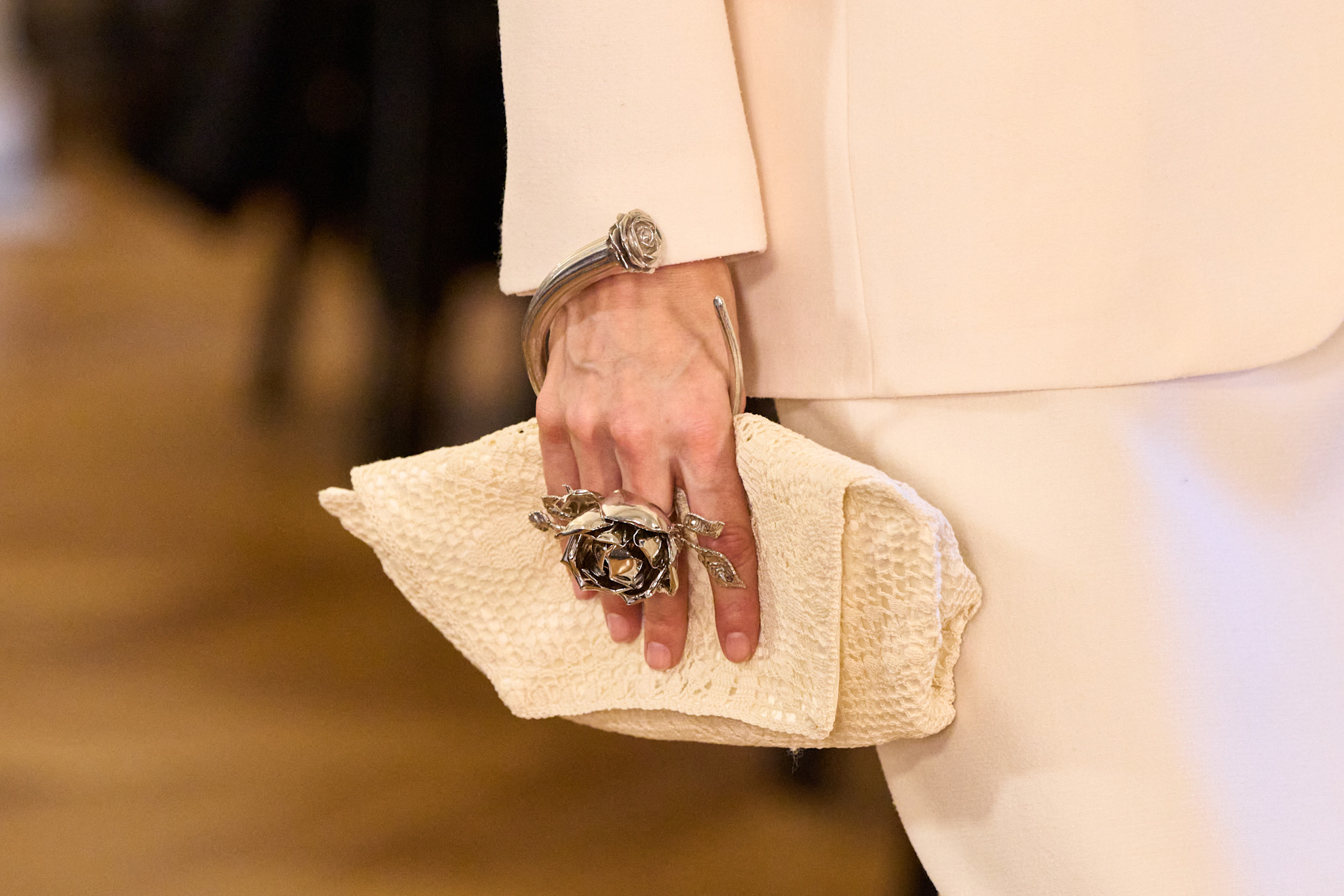 Ljetna torbica 2026: bucket bag, rafija i sve što nosi sezona