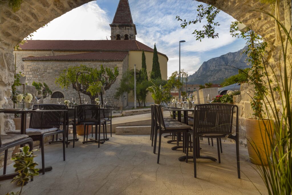 Ješka restoran u Makarskoj poseban je po mnogo čemu