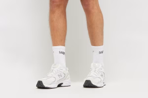 Nike Air Force 1 vs New Balance: koja je tenisica ljeta 2026.