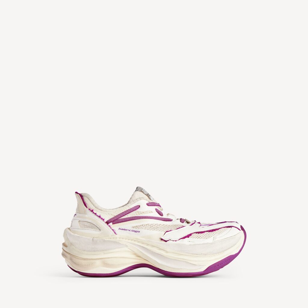 Balenciaga, 890 eura