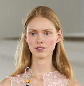 Strawberry girl makeup: viralni beauty trend koji svi kopiraju