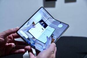 Stigao ‘čarobni’ mobitel: Osim što ima najnapredniji AI, odlično izgleda i sklopiv je