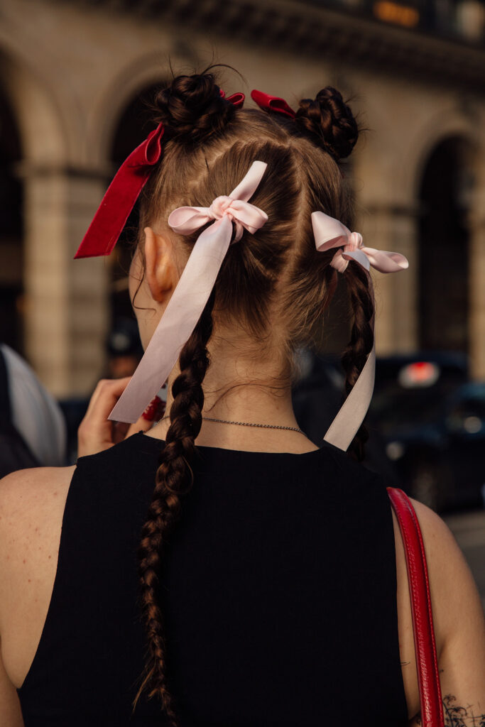 Hair accessories ljeto naglasak stavlja na zabavne detalje u kosi