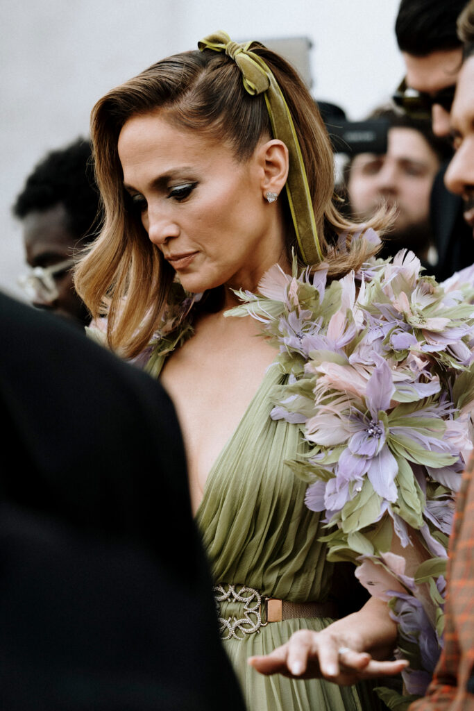 Hair accessories ljeto i baršunaste vrpce nose i poznate dame poput J. Lo
