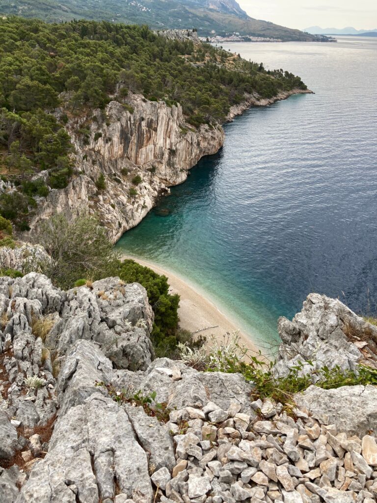 Plaža Nugal jedna je od ljepota koju vrijedi spomenuti kada je Makarska rivijera tema razgovora