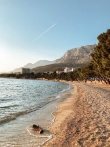 Prvi put na Makarskoj rivijeri? Ovo su plaže koje morate posjetiti