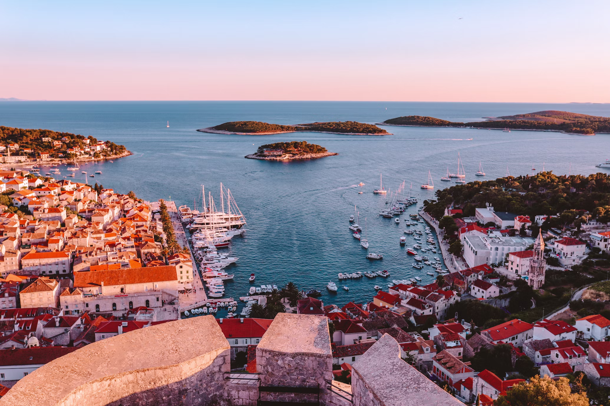 Hvar za prvi posjet: što vidjeti, gdje spavati i kako planirati savršeno putovanje