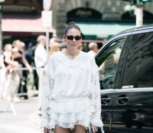 Kako na moru izgledati elegantno bez napora? Odgovor je – monokromatski look
