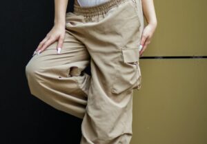 Funkcionalna moda: crossbody torba, cargo hlače i utility prsluk kao ljetni must