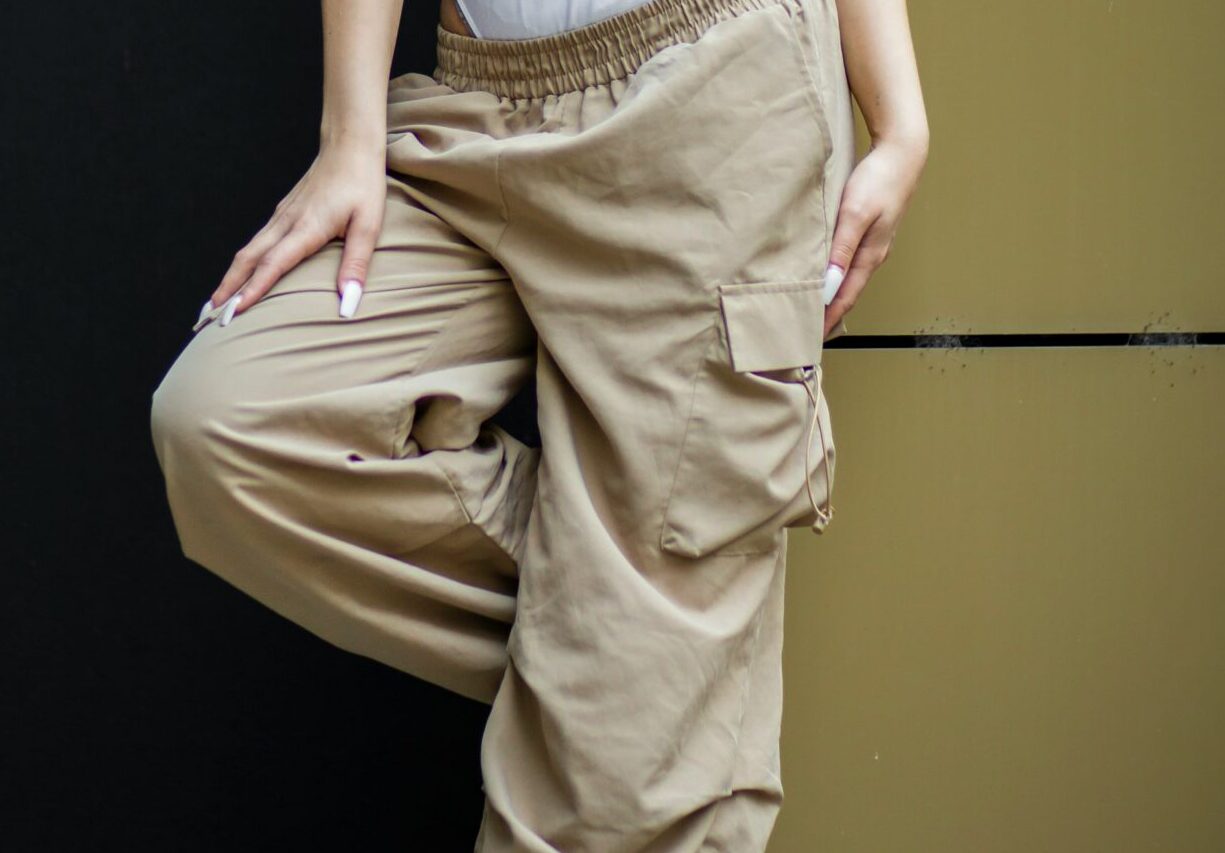 Funkcionalna moda: crossbody torba, cargo hlače i utility prsluk kao ljetni must