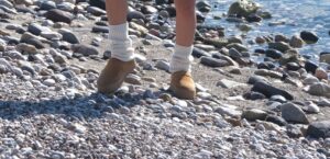 Cozy Chic na djelu: UGG papuče koje vladaju uličnom modom, a viđat ćemo ih i ove jeseni