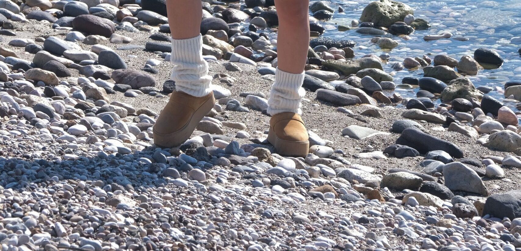 Cozy Chic na djelu: UGG papuče koje vladaju uličnom modom, a viđat ćemo ih i ove jeseni