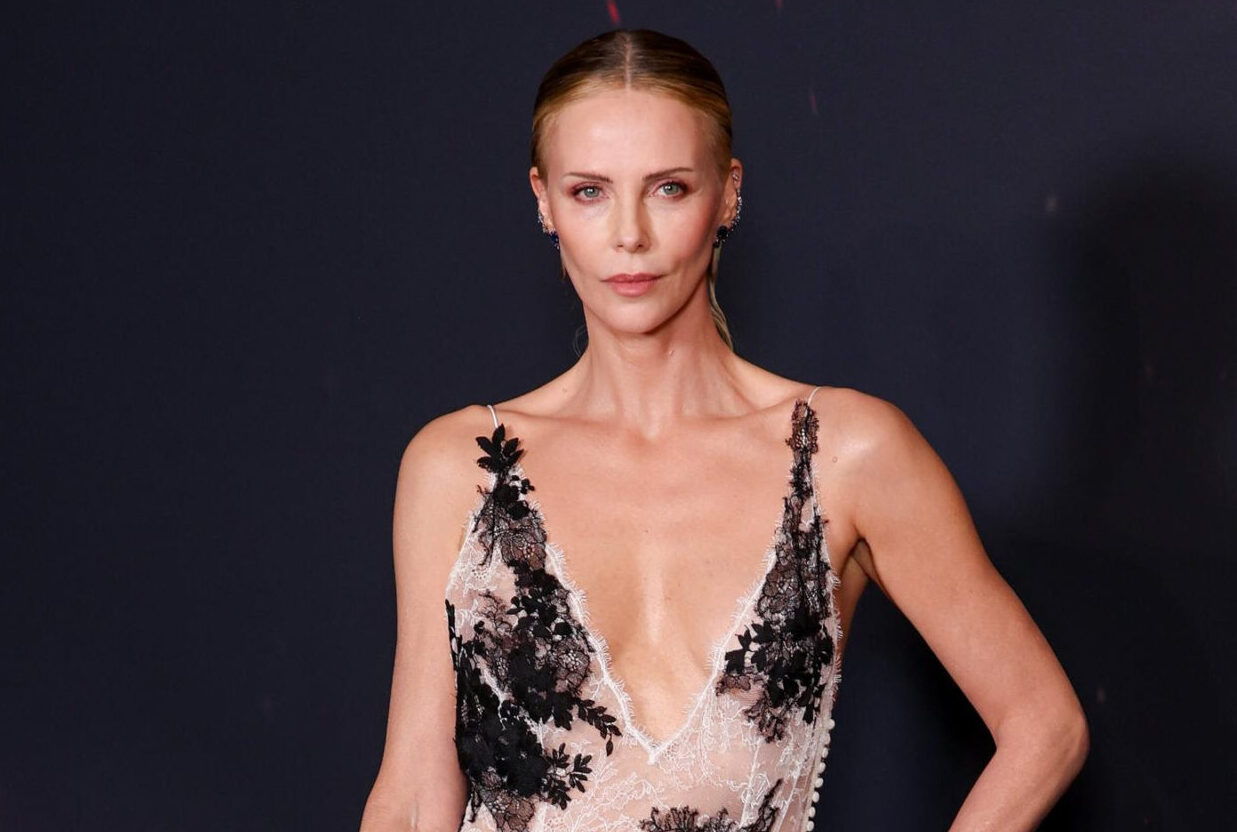 Look dana: Charlize Theron u dramatičnoj Dior kreaciji na premijeri filma “The Odyssey”