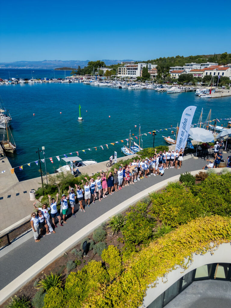 Ružе od mora zaplovile Malinskom: Održana prva regata ženskih posada