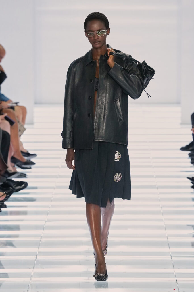 Prada SS27 redefinira suknju za novu sezonu